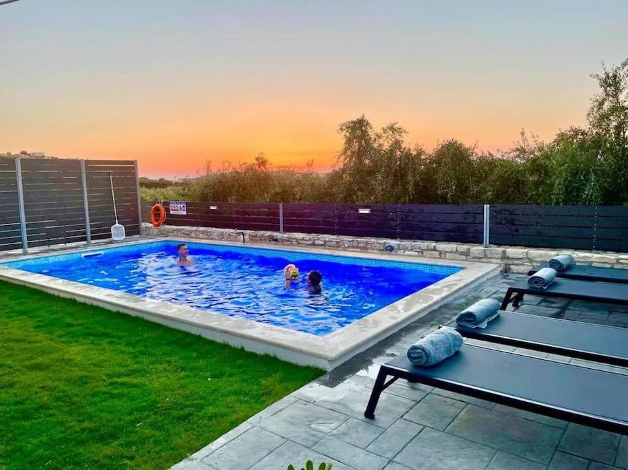Roumelí Villa Sheila With Private Pool מראה חיצוני תמונה